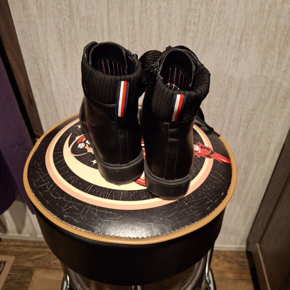 Tommy Hilfiger boots - Picture 7 of 15